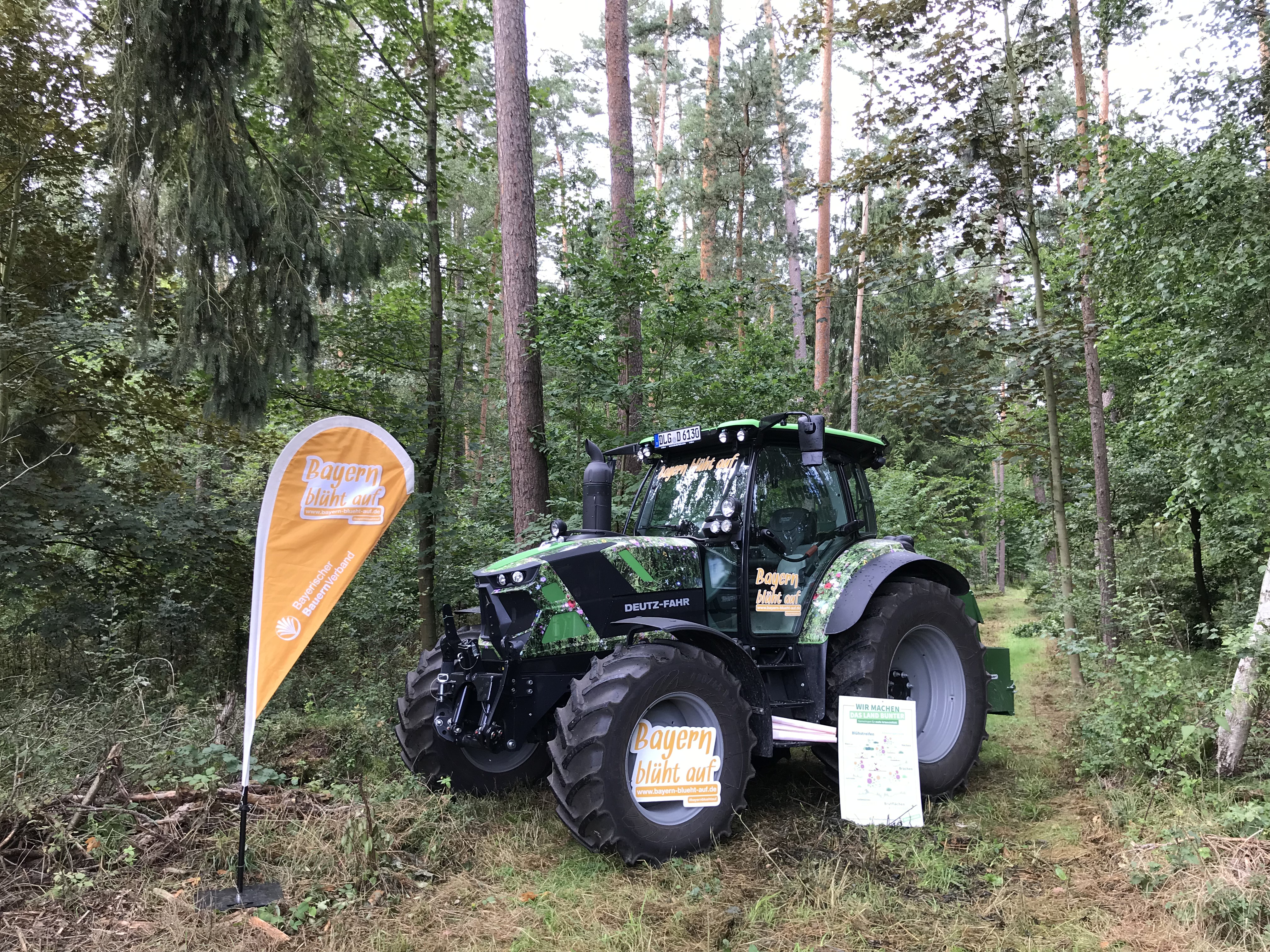 Schlepper im Zukunftswald Rohr