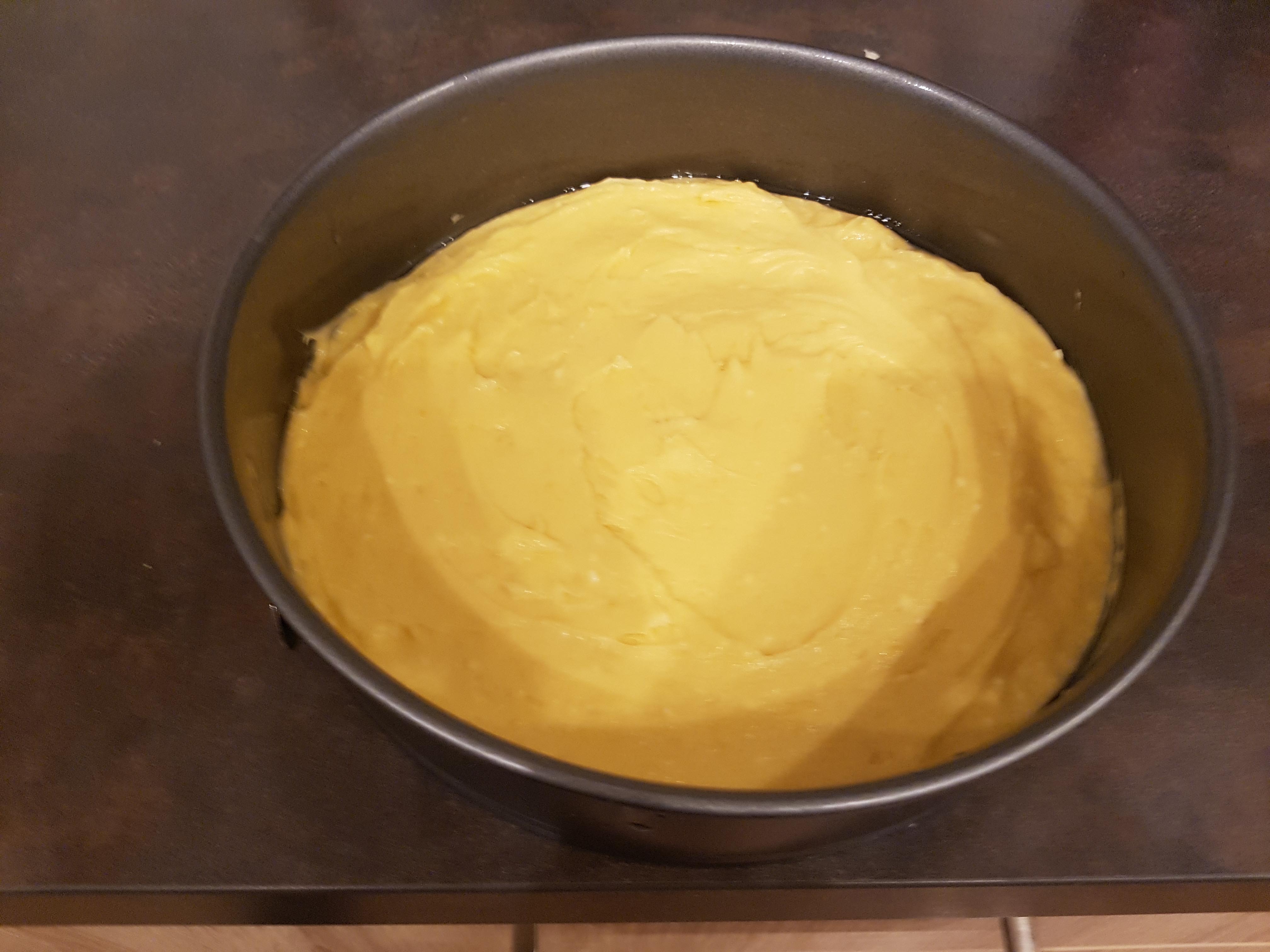 Zitronenkuchen in der Backform