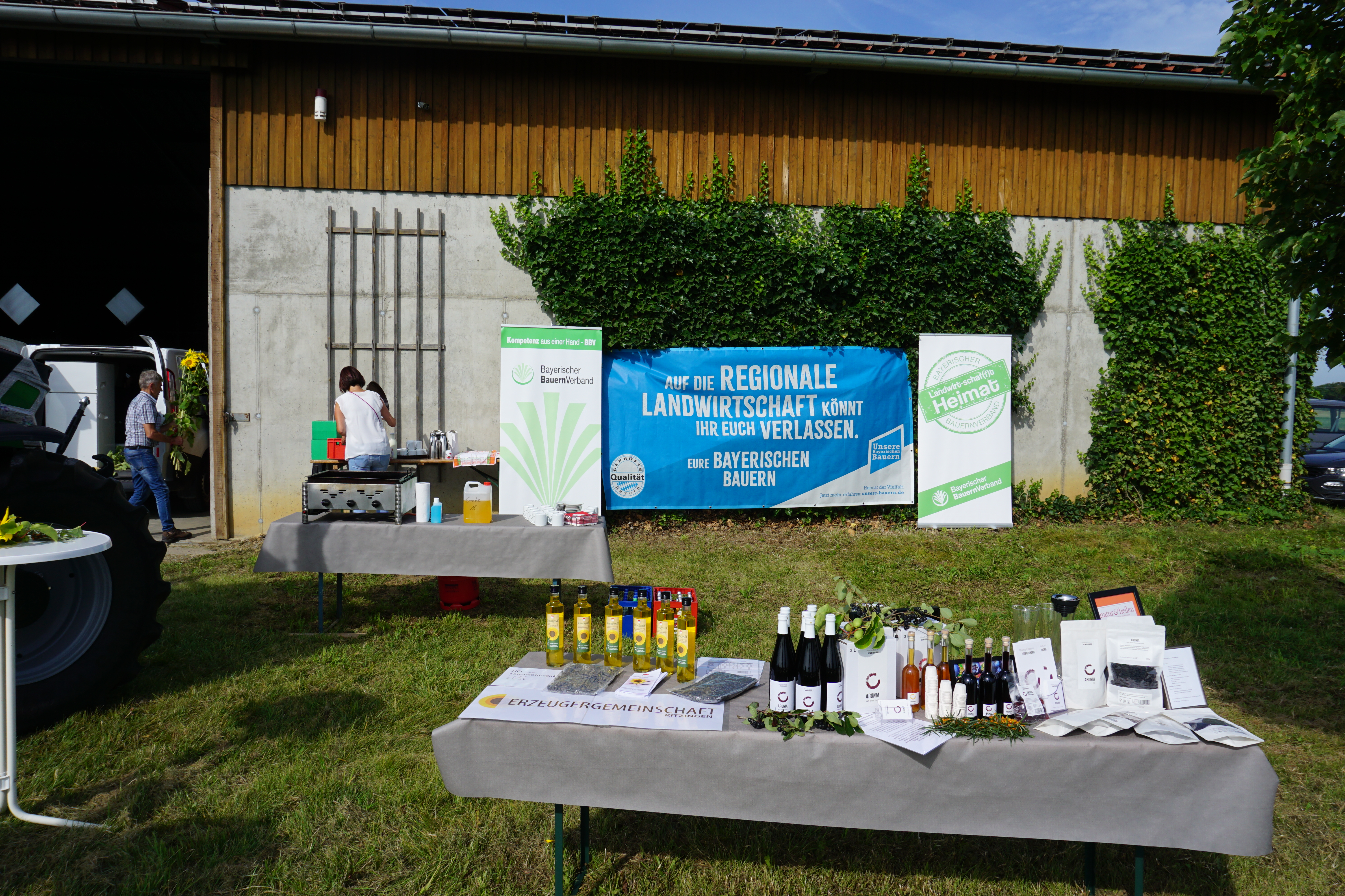Oleic-Öl und Aroinasaft Sonnenblumenöl und Aroniasaft Großlangheim