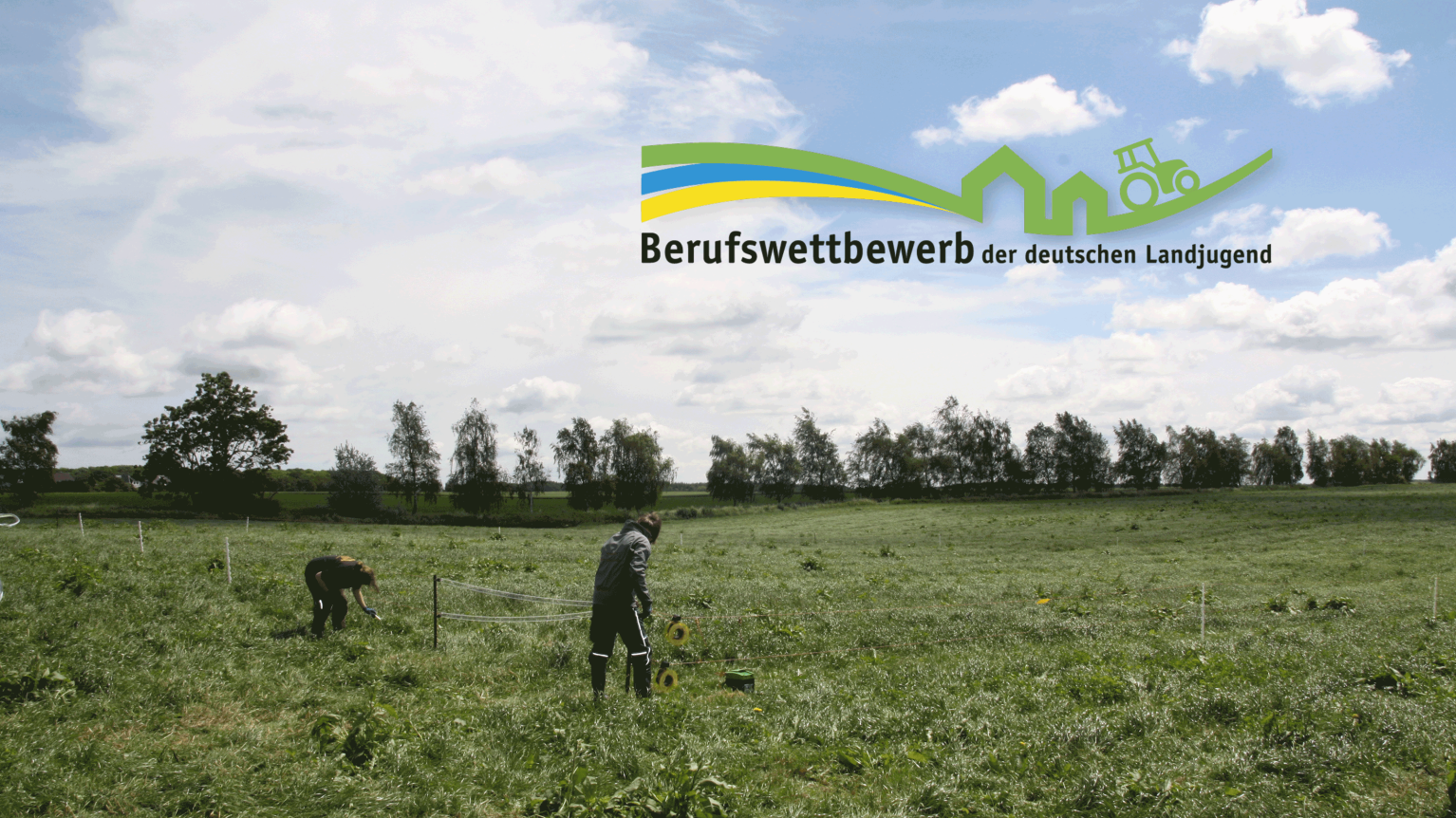 2 Beruffschüler auf dem Feld