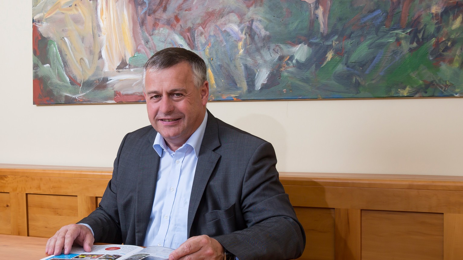 Bauernpräsident Walter Heidl am Tisch