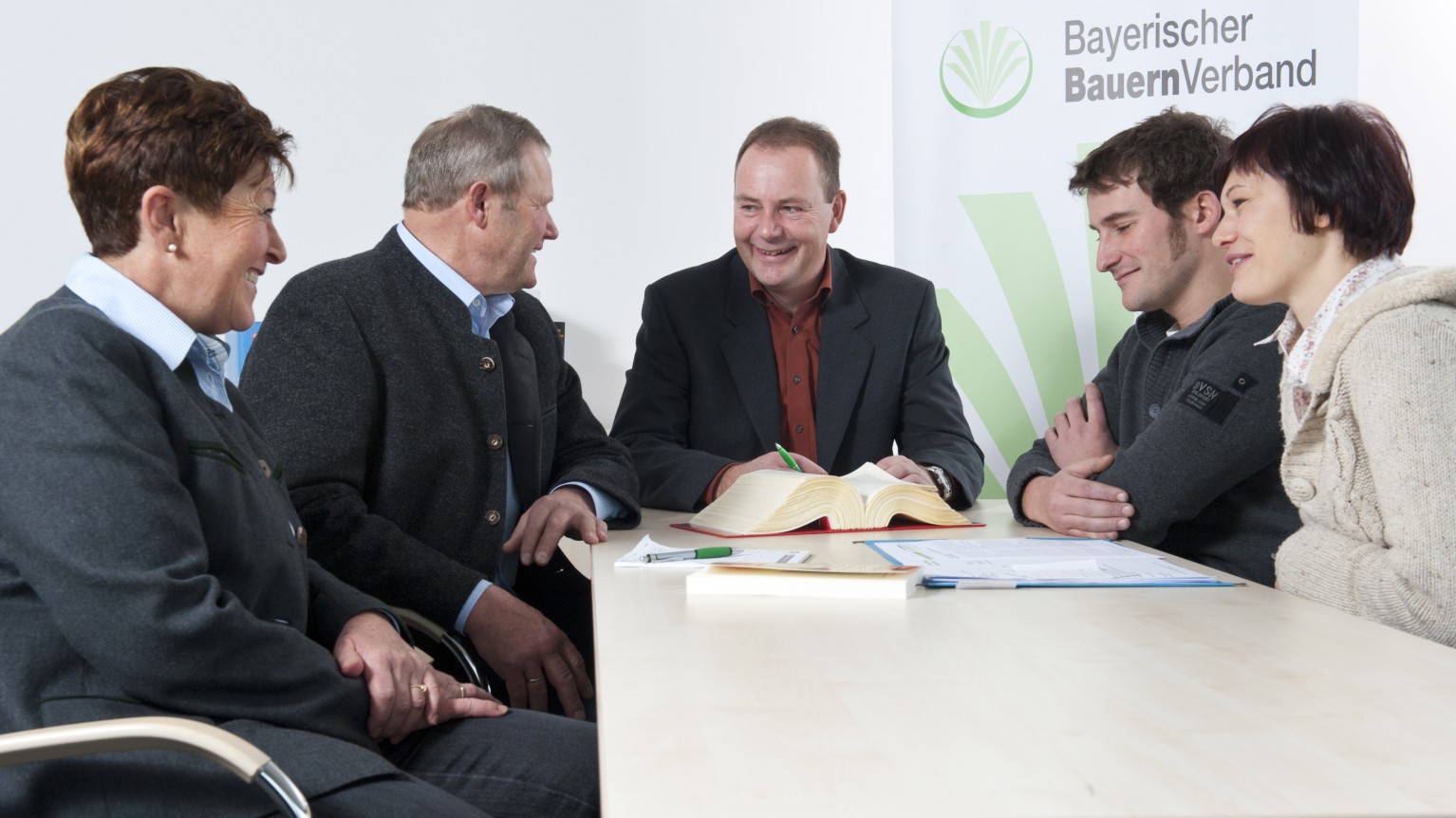 Beratungsgespräch Eltern und Kinder beim Beratungsgespräch