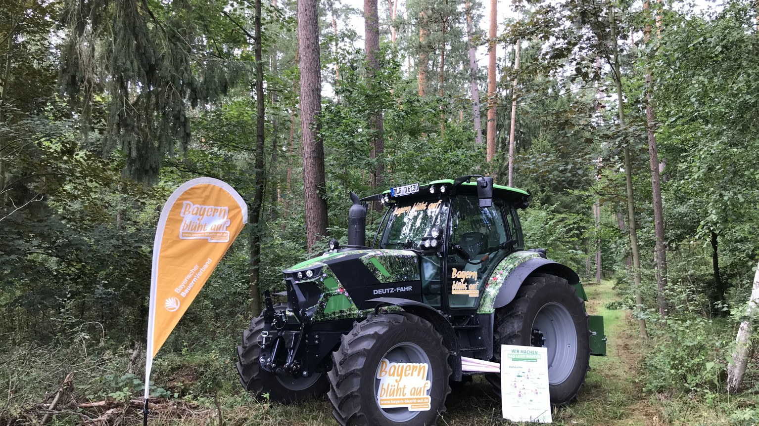 Schlepper im Zukunftswald Rohr