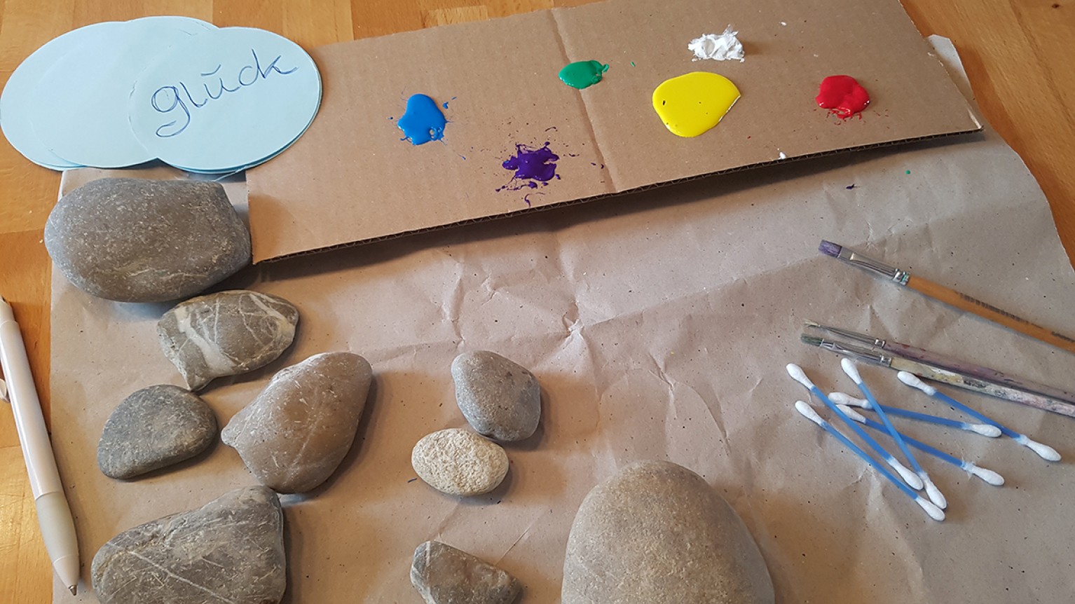 Bunte Gluckssteine Im Garten Oder Auf Dem Balkon Bayerischer