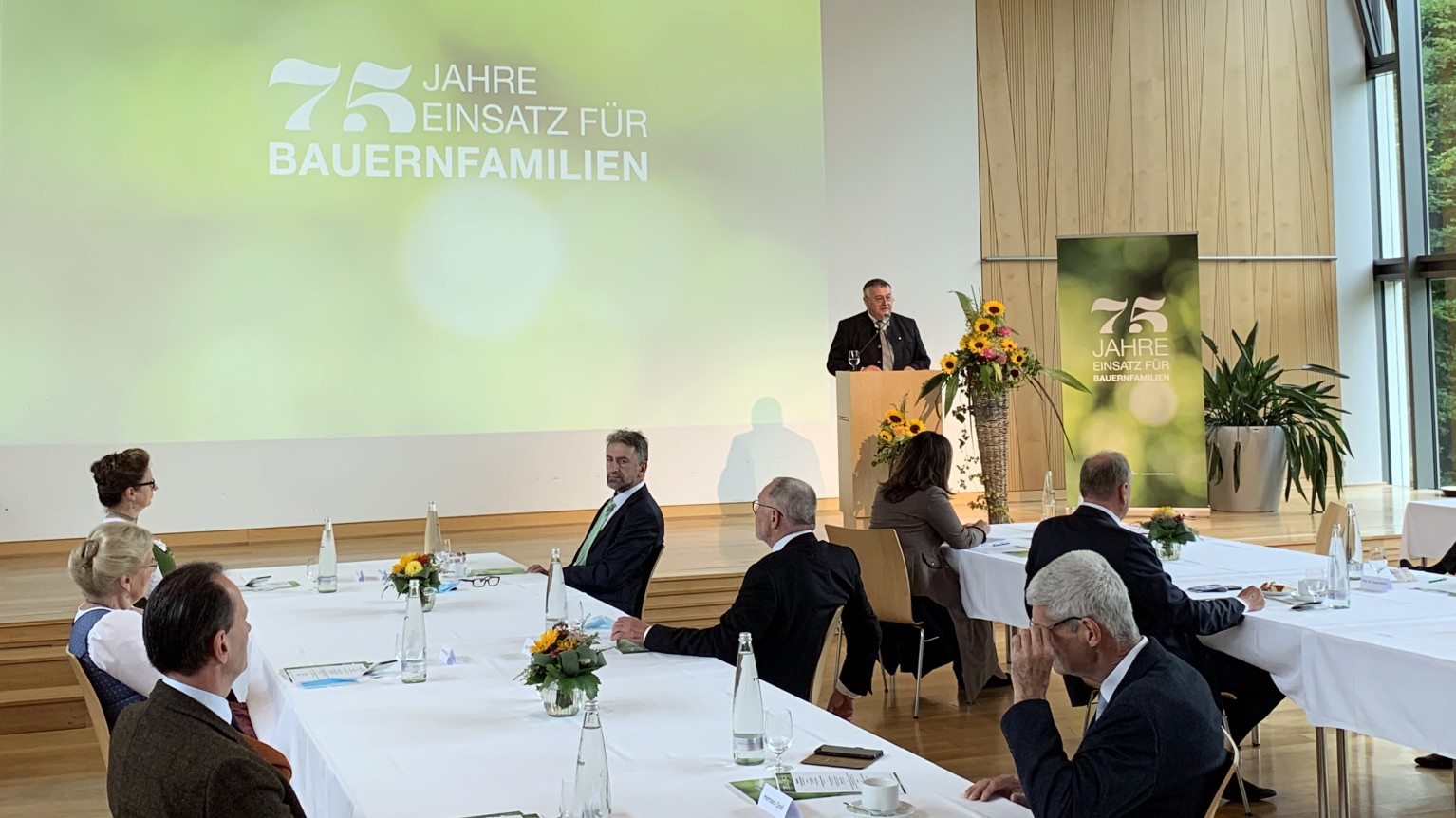 Das Fest-Präsidium tagt zur Feier von 75 Jahre BBV in Herrsching.