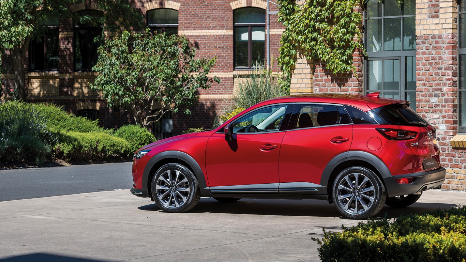 Ein roter Mazda CX3