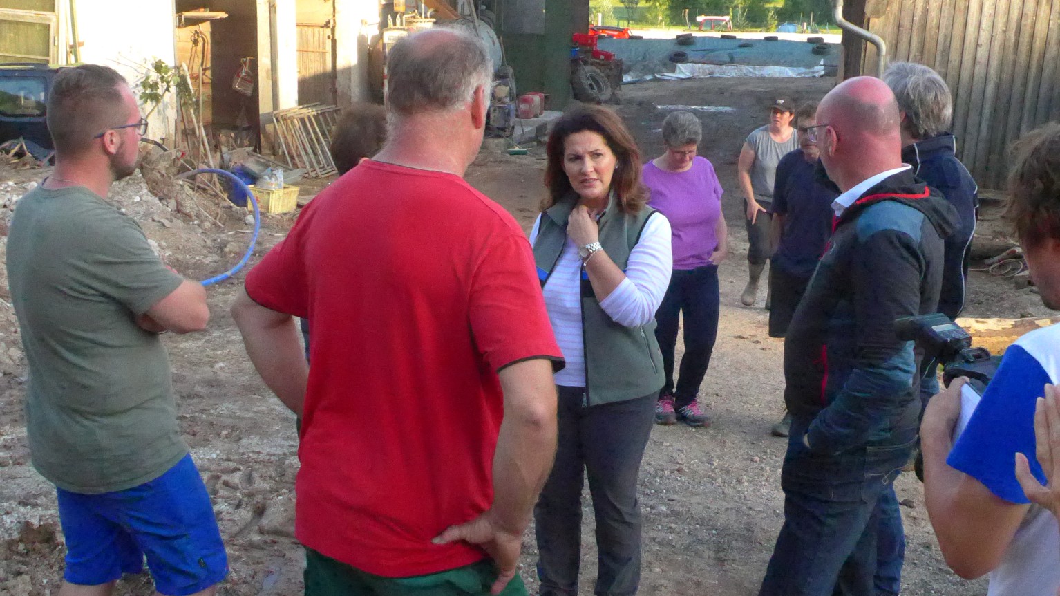 Hochwasser: Ministerin Kaniber in Bischofswiesen Hochwasser: Ministerin Kaniber in Bischofswiesen