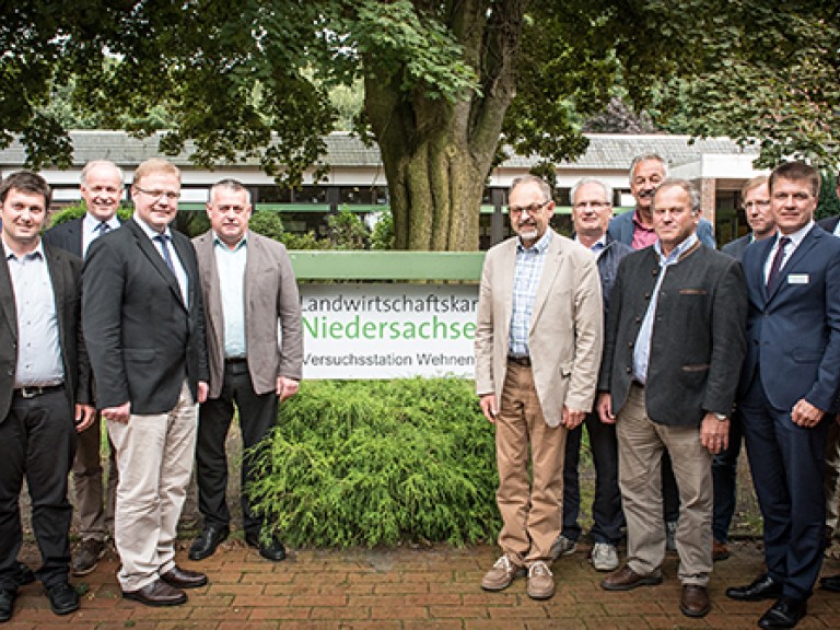 Gruppe von süddeutschen Landwirten beim Besuch der Landwirtschaftskammer Niedersachsen