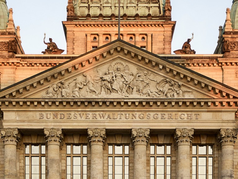 Das Gebäude des Bunderverwaltungsgerichts in Leipzig bei Abendsonne