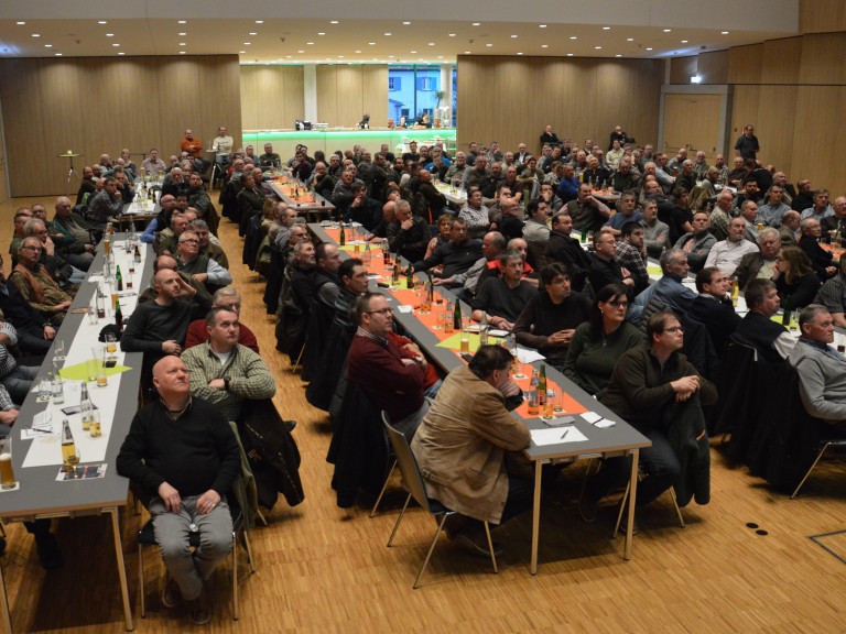 Viele Besucher in der Stadthalle bei der gemeinsamen Informationsveranstaltung.