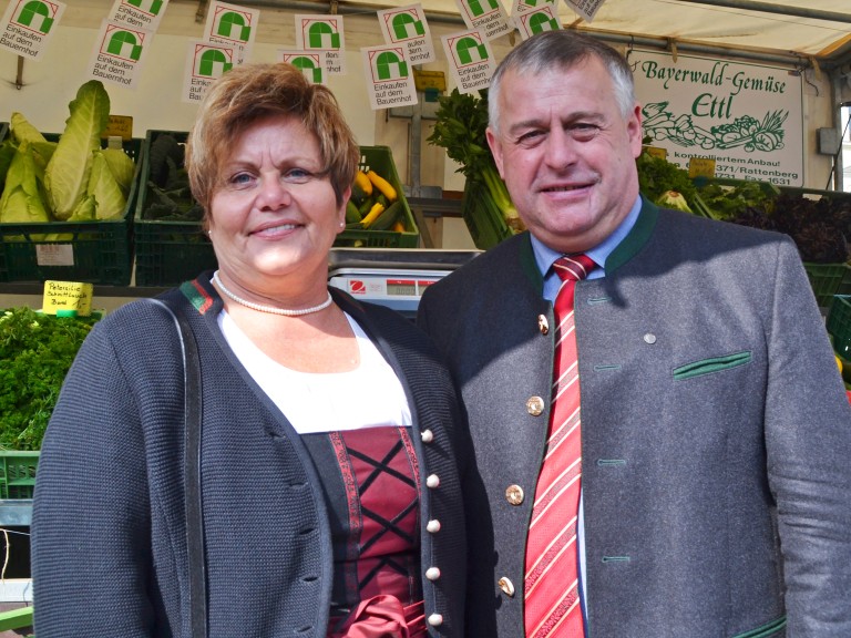 Landesbäuerin Anneliese Göller und Bauernpräsident Walter Heidl eröffneten die Bauernmarktmeile in München am Odeonsplatz. 