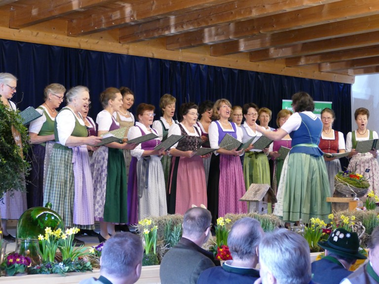 Miesbacher Bäuerinnenchor singen beim Landfrauentag in Irschenberg