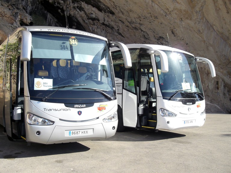 Zwei Reisebusse