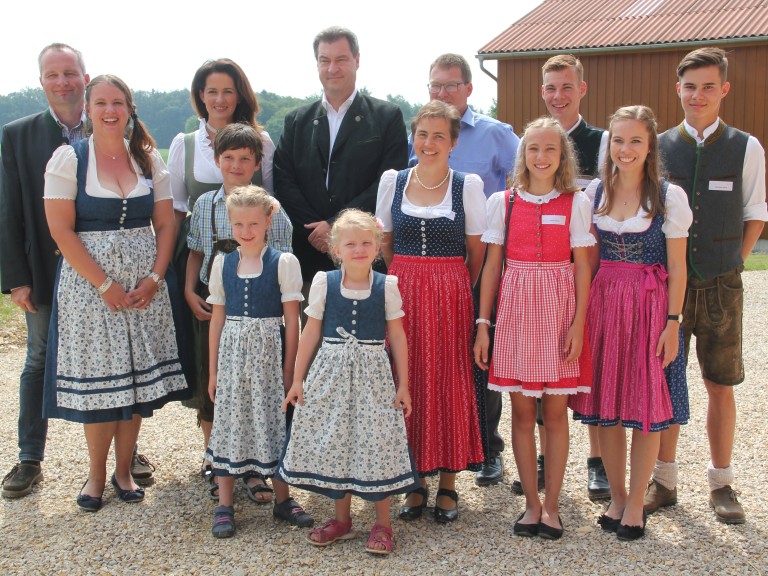 Söder und Kaniber mit den Familien