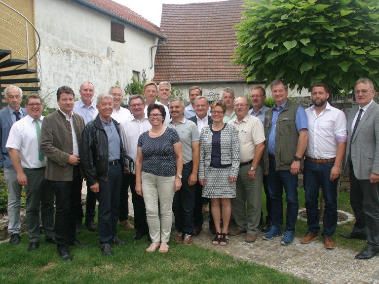 Gruppenfoto BBV-Kreisobmänner und CSU-Abgeordnete