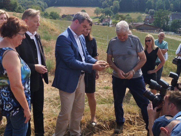 Ministerpräsident Söder besucht einen Betrieb