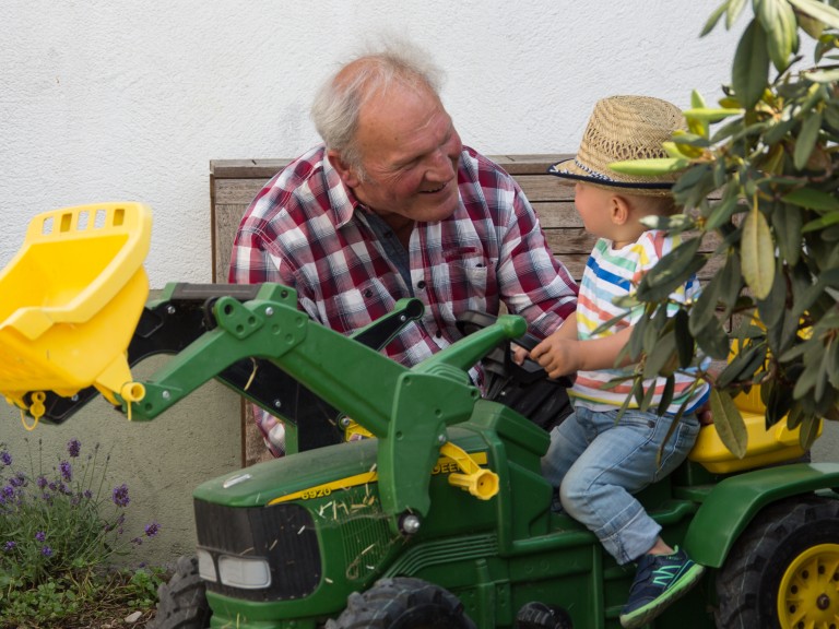 Opa und Enkel