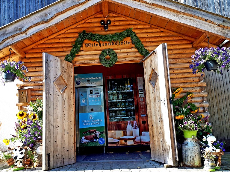 Milchtankstelle am Stroblhof in Asberg