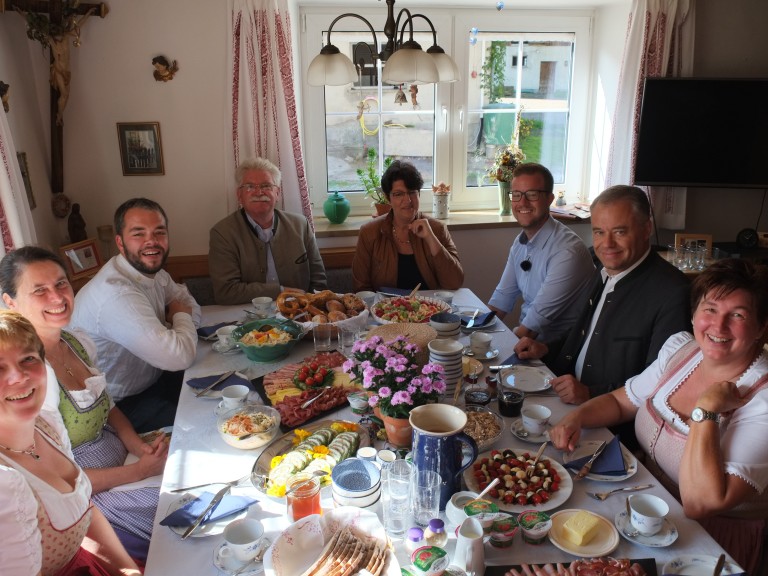 Die Landfrauen beim Brunch mit den Landtagskandidaten