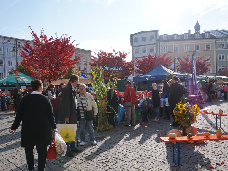 Schmankerlstraße auf dem Ludwigsplatz in Rosenheim