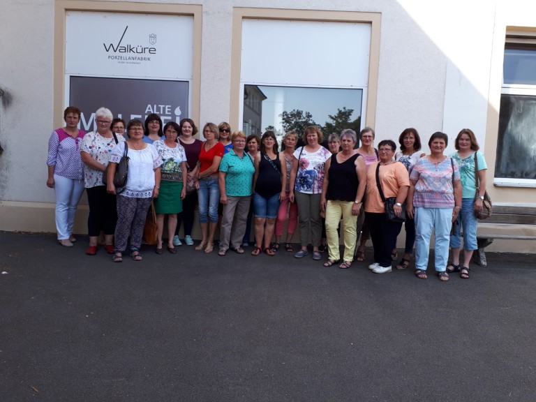 Landfrauen bei Betriebserkundung Porzellanmuseum Walküre