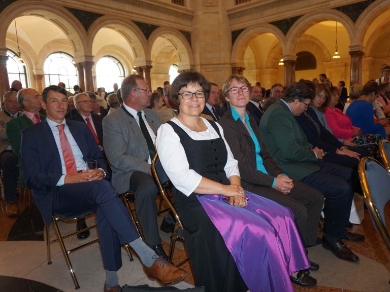 Gruppenbild mit Kreisbäuerin Renate Ixmeier und Beirätin Miriam Weghorn