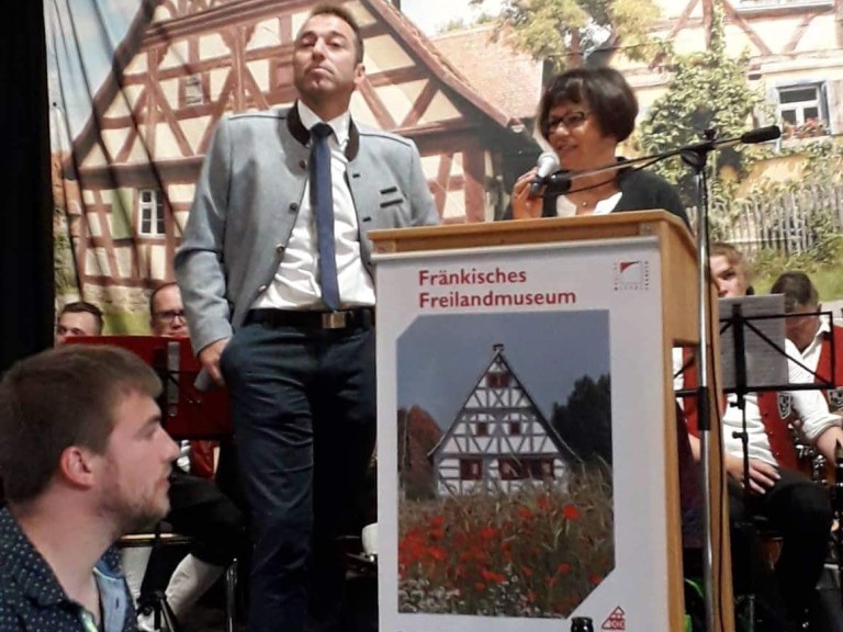 Bild Kreisobmann Dierauff und Kreisbäuerin Ixmeier beim Erntedankumzug
