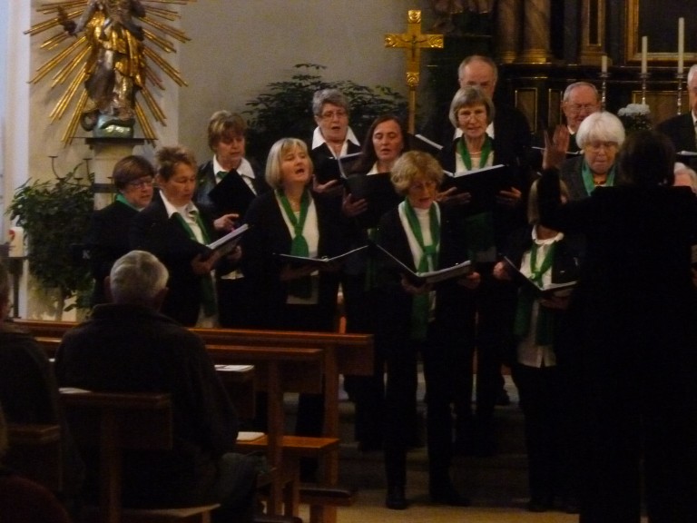 der agrarbella-Chor beim Adventskonzert Singen über Felder weit