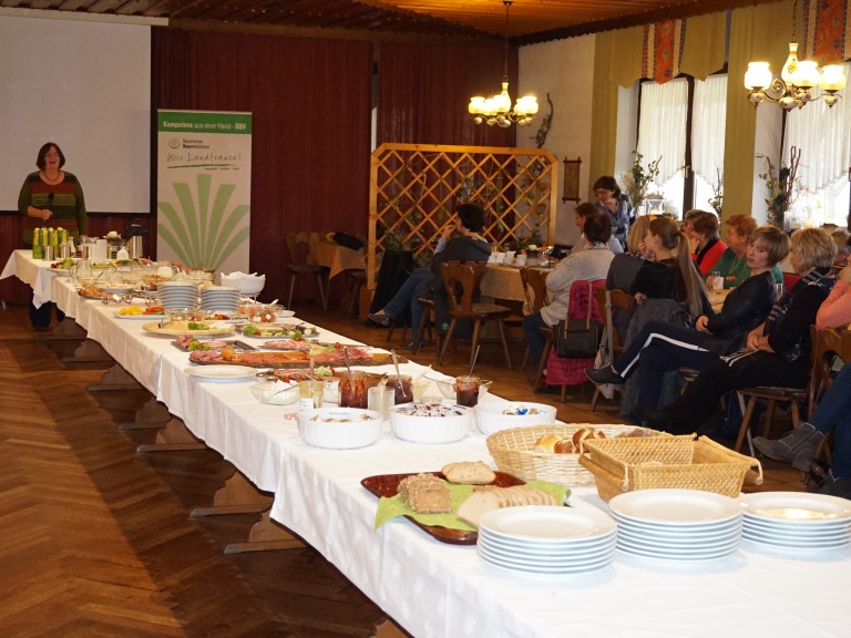 2018-11-19 Genuss und Fortbildung beim Landfrauenfrühstück