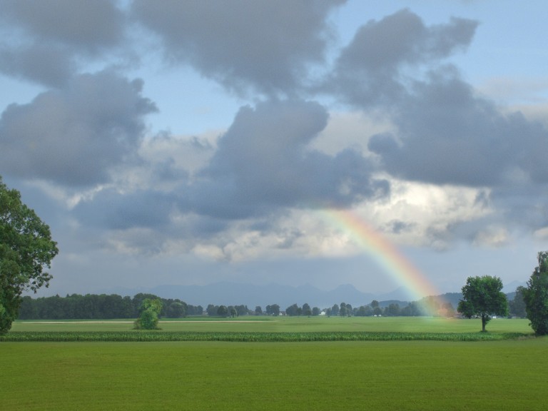 Landschaft mit Regenbogen