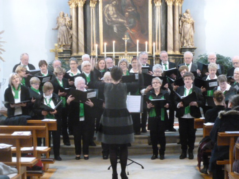 der agrabella Chor aus Rhön-Grabfeld singt beim Weihnachtskonzert