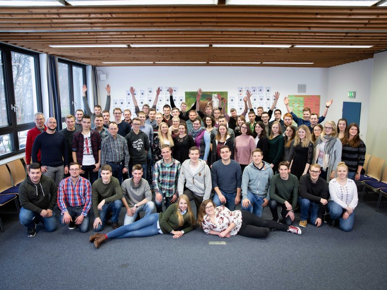 Gruppenbild 57 junge Landwirtinnen und Landwirte