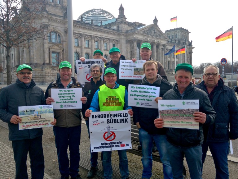 Landwirtschaftliche Verteter aus Unterfranken bei Demo Suedlink in Berlin