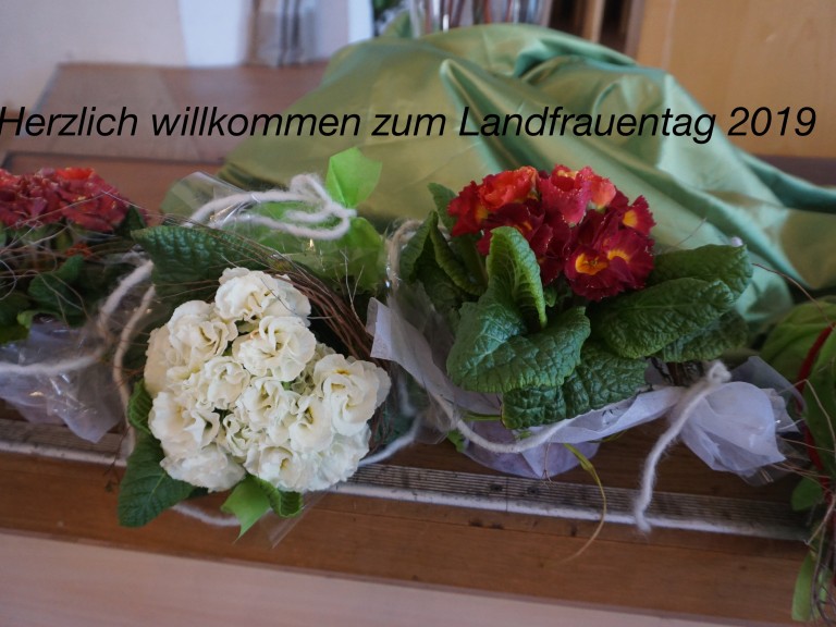 Frühlingsblumen dekoriert