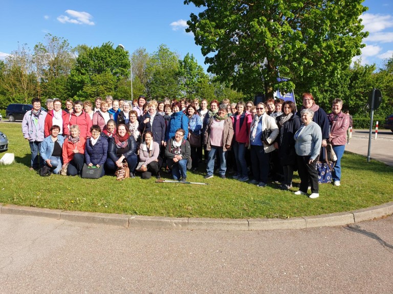 Gruppenbild Ortsbäuerinnen-Ausflug ins Nördlinger Ries