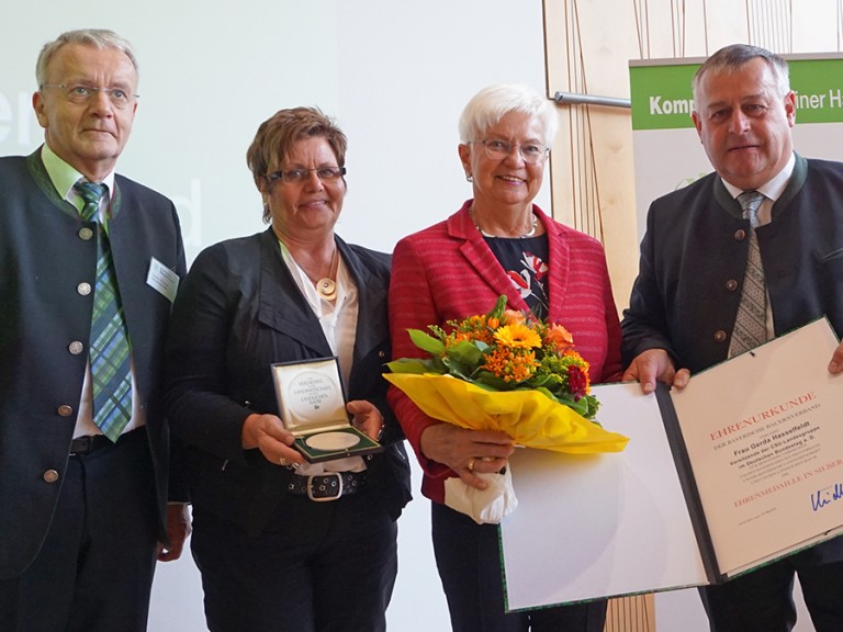 Ehrenmedaille für CSU-Politikerin Hasselfeldt