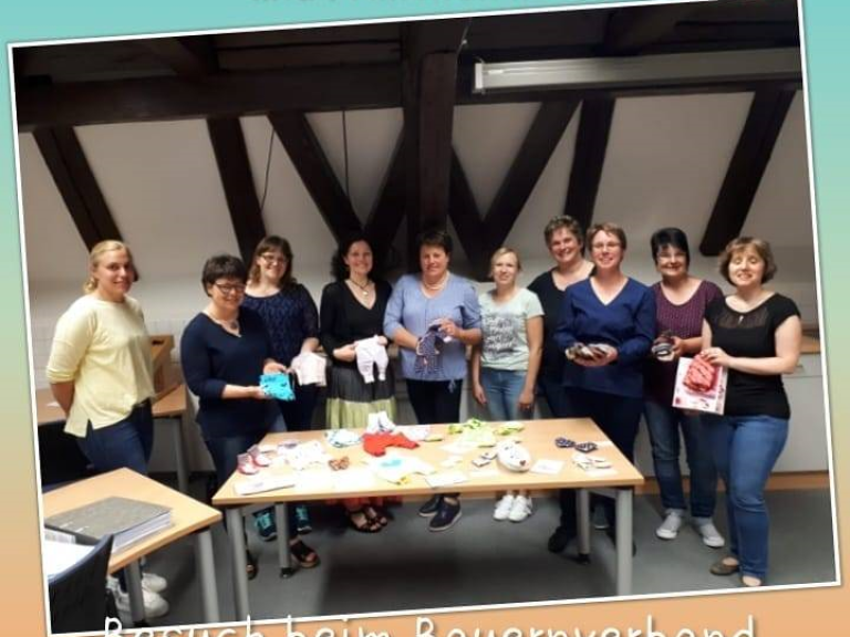 Gruppenbild Landfrauenvorstandschaft und Vorstand Sternenkinder und Frühchen