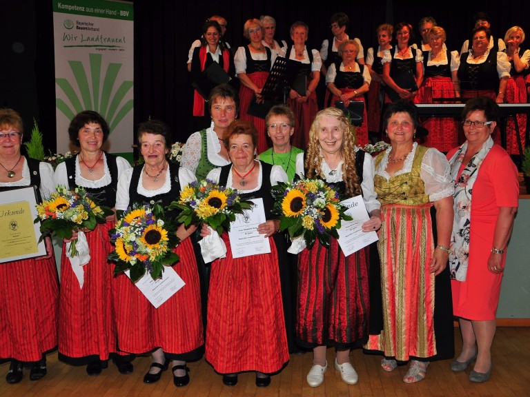 Ehrung Gründungsmitglieder Bayreuther Landfrauenchor