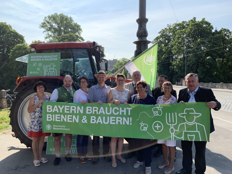 Präsident Heidl setzt sich dafür ein, dass Bayern Bienen und Bayern braucht. 