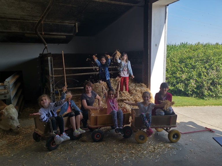 Schüler der Grundschule Altdorf zu Gast auf dem Betrieb Graf