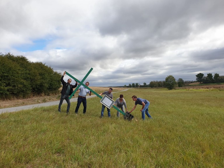 2019-09-13-Aufstellen-Grünes-Kreuz