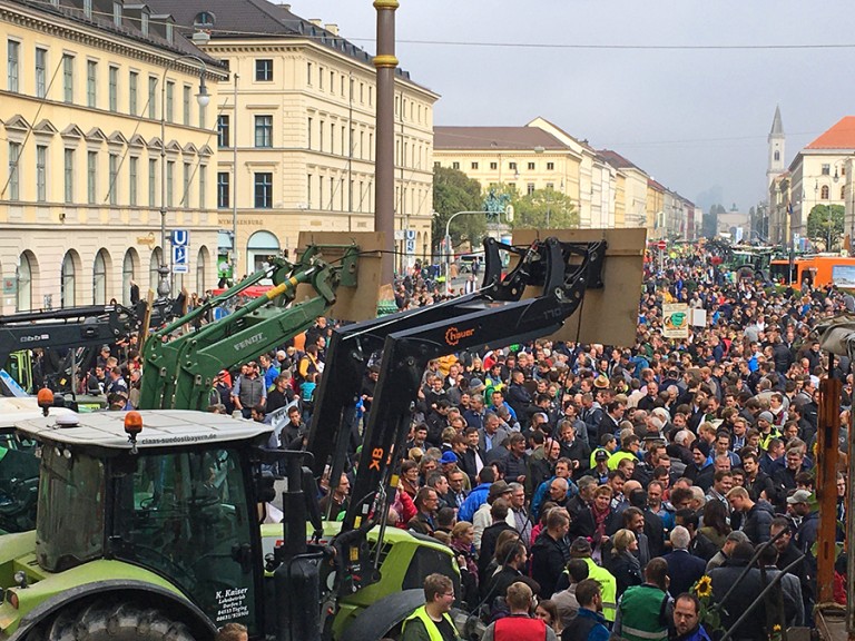 Traktor-Demo in München am Odeonsplatz