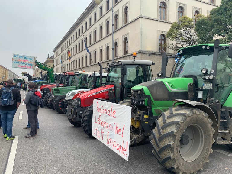 Bauerndemo in München am Odeonsplatz.