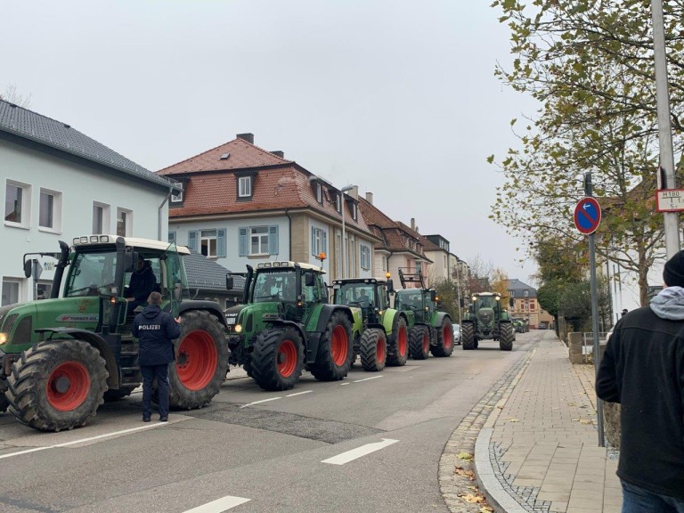 2019-11-22-Traktoren unterwegs in Ansbach-Wasserwirtschaftsamt