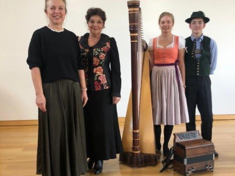 Kreisbäuerin Anita Painhofer, Monika Baumgartner und die Geschwister Steigenberger