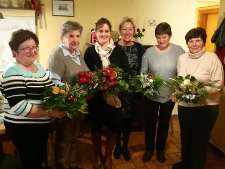 alte Chorbetreurin Hilde Scheler mit neuer Chorbetreuerin Kathrin Bauer
