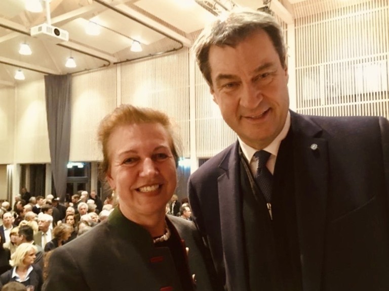 Kreisbäuerin Anita Painhofer und Ministerpräsident Markus Söder