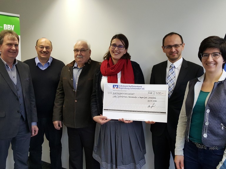Aufsichtsratvorsitzender bei Spendenübergabe
