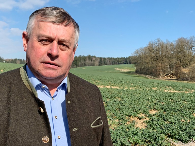 Bauernpräsident Walter Heidl auf seinem Hof in Niederbayern