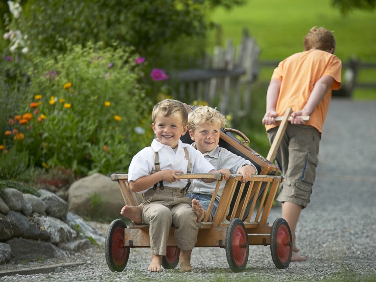 Urlaub auf dem Bauernhof bietet Kindern viel Spaß und Freude. 